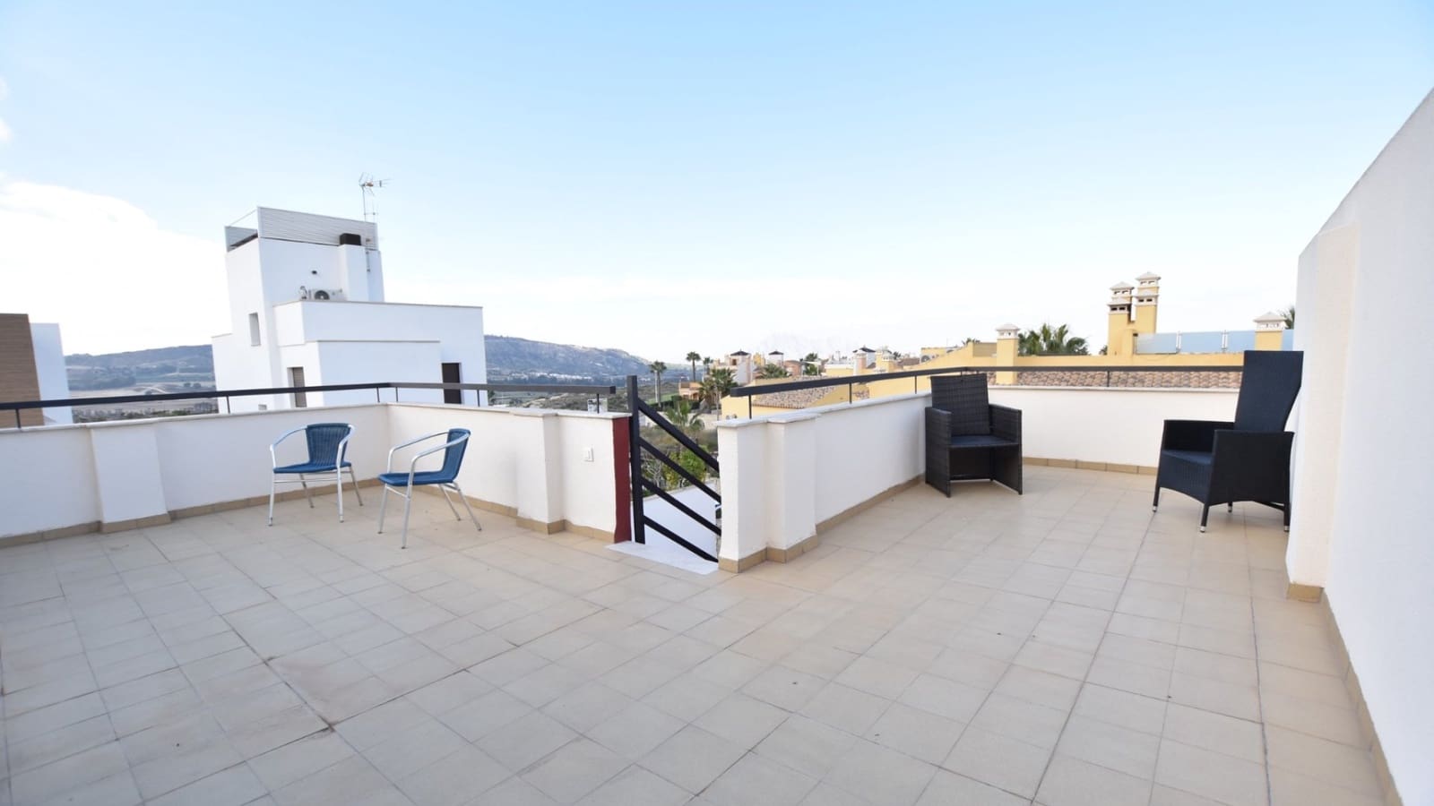 3 makuuhuone Rivitalo myytävänä paikassa Algorfa mukana 
autotalli - 325 000 € (Ref: 9453558)