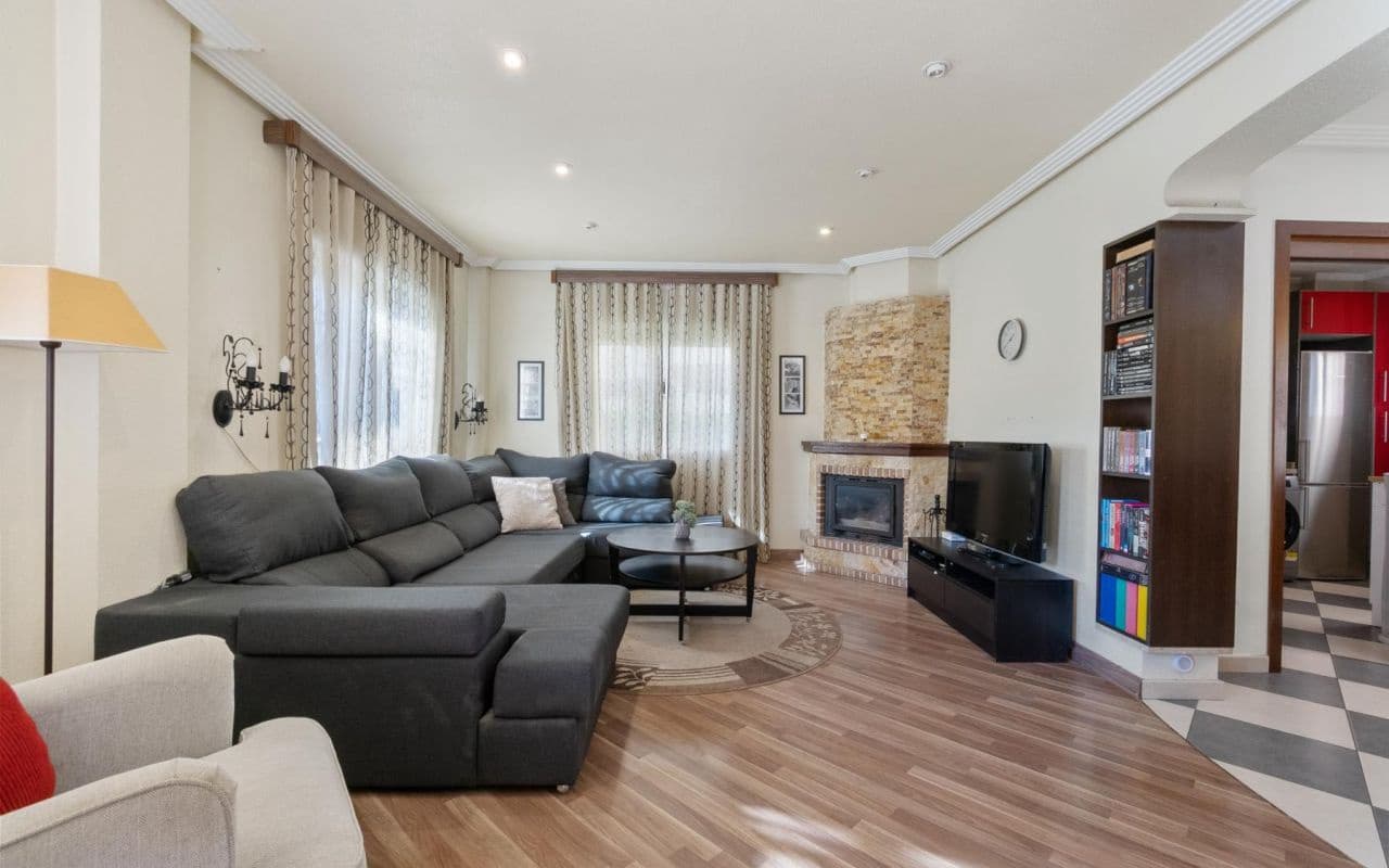 3 makuuhuone Huvila myytävänä paikassa Orihuela Costa mukana uima-altaan 
autotalli - 345 000 € (Ref: 9453664)