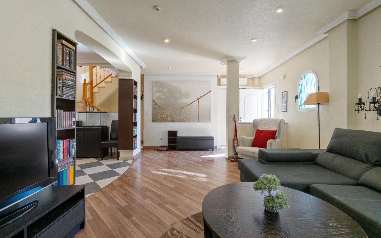 3 makuuhuone Huvila myytävänä paikassa Orihuela Costa mukana uima-altaan 
autotalli - 345 000 € (Ref: 9453664)