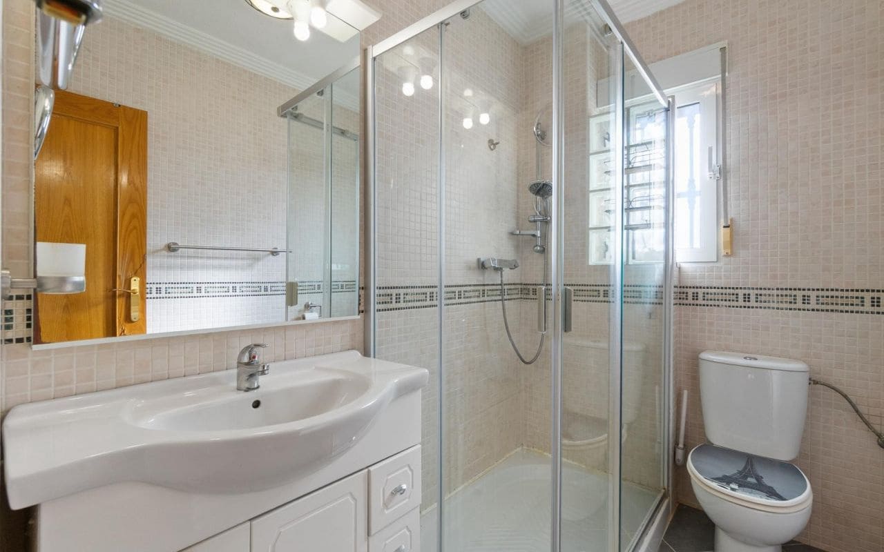 3 makuuhuone Huvila myytävänä paikassa Orihuela Costa mukana uima-altaan 
autotalli - 345 000 € (Ref: 9453664)