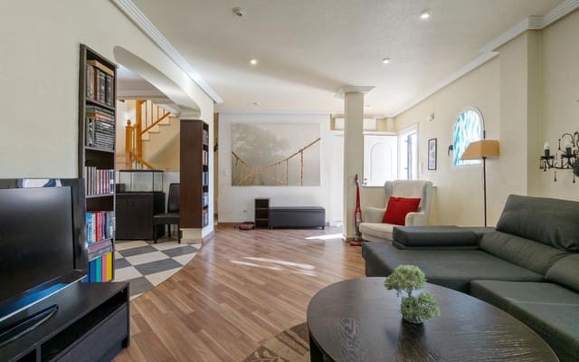 3 makuuhuone Huvila myytävänä paikassa Orihuela Costa, Orihuela mukana uima-altaan 
autotalli - 345 000 € (Ref: 9453664)