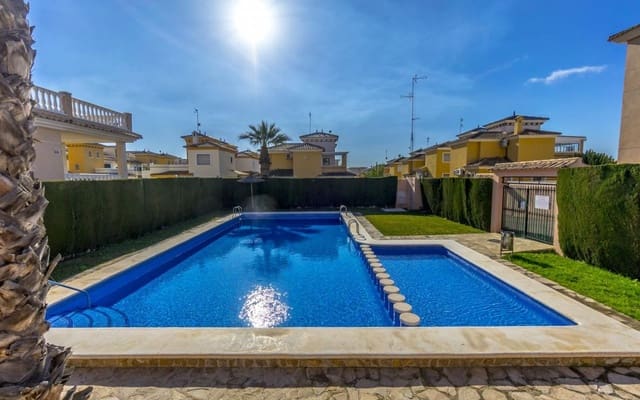 3 makuuhuone Huvila myytävänä paikassa Orihuela Costa, Orihuela mukana uima-altaan 
autotalli - 345 000 € (Ref: 9453664)