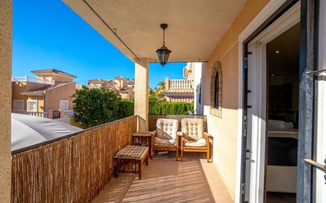 3 makuuhuone Huvila myytävänä paikassa Orihuela Costa, Orihuela mukana uima-altaan 
autotalli - 345 000 € (Ref: 9453664)