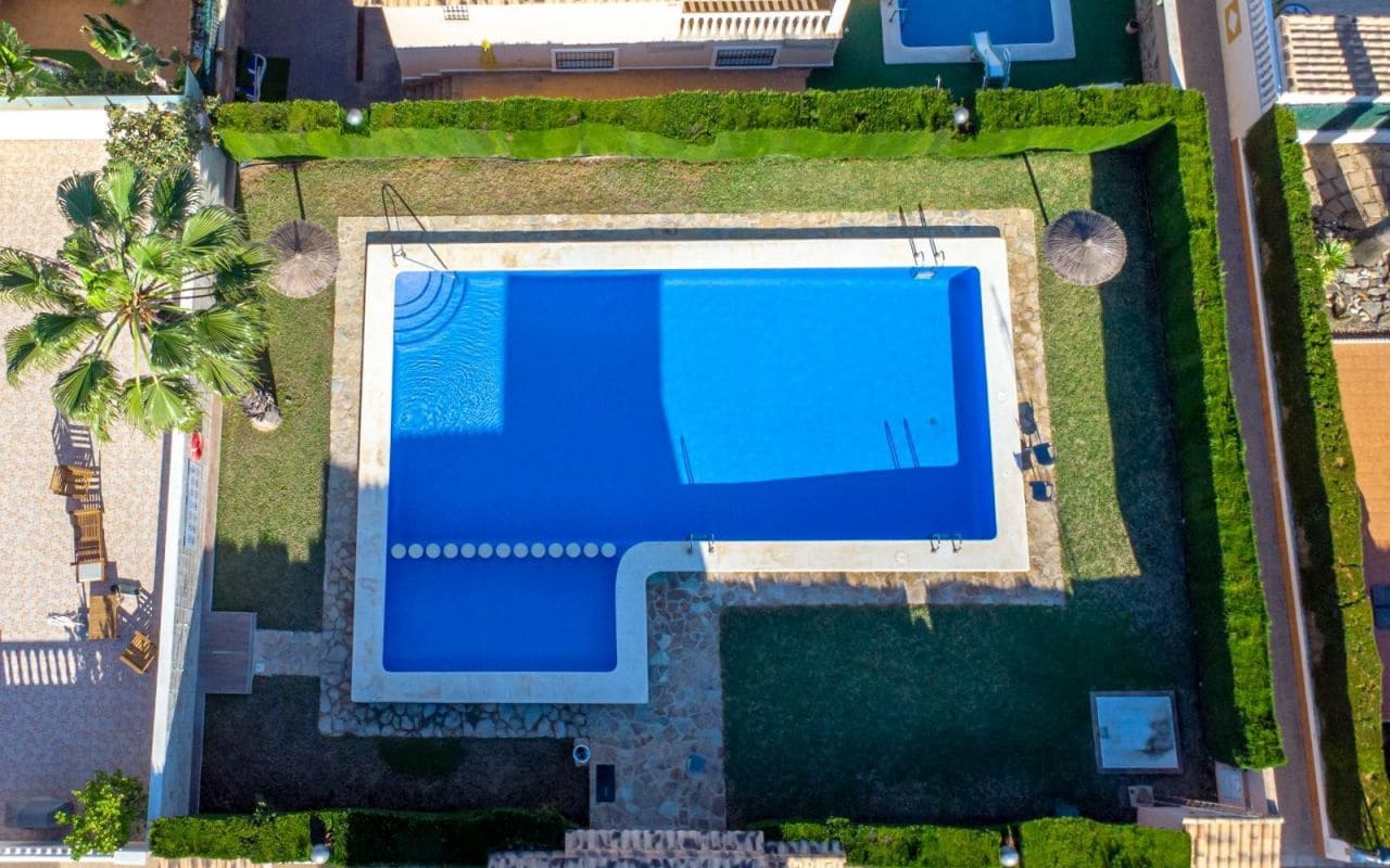 3 makuuhuone Huvila myytävänä paikassa Orihuela Costa mukana uima-altaan 
autotalli - 345 000 € (Ref: 9453664)