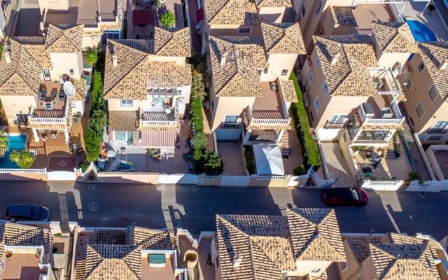 3 makuuhuone Huvila myytävänä paikassa Orihuela Costa, Orihuela mukana uima-altaan 
autotalli - 345 000 € (Ref: 9453664)