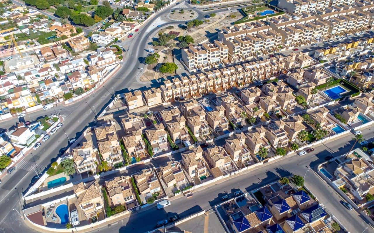 3 makuuhuone Huvila myytävänä paikassa Orihuela Costa mukana uima-altaan 
autotalli - 345 000 € (Ref: 9453664)