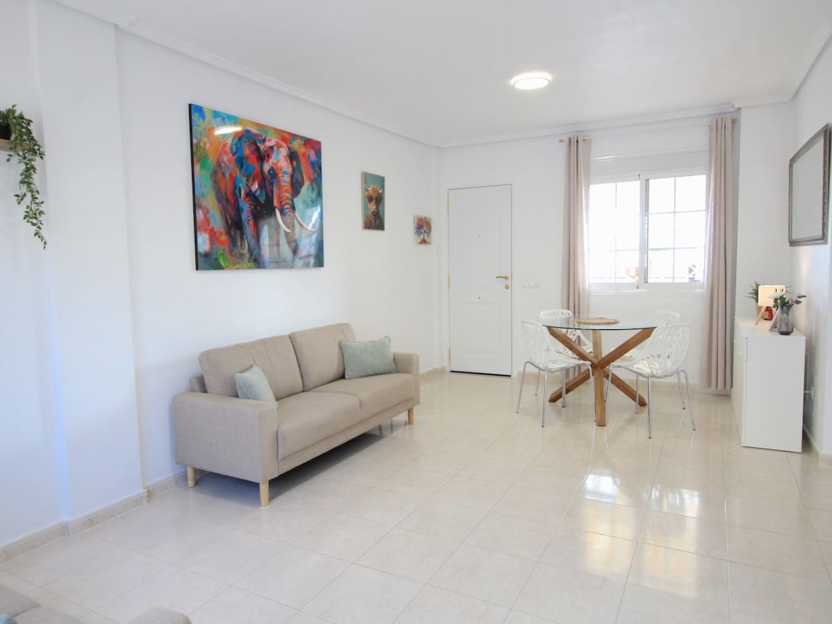 3 soveværelse Byhus til salg i Ciudad Quesada med swimmingpool - € 220.000 (Ref: 9465978)