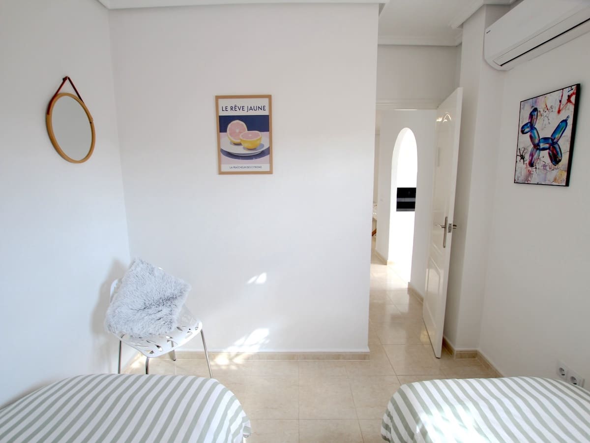 3 soveværelse Byhus til salg i Ciudad Quesada med swimmingpool - € 220.000 (Ref: 9465978)