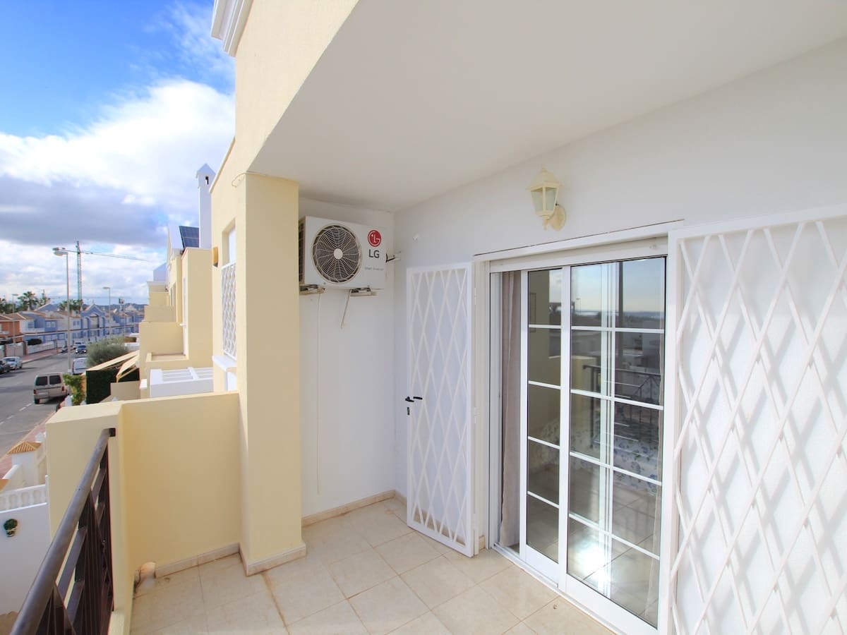 3 soveværelse Byhus til salg i Ciudad Quesada med swimmingpool - € 220.000 (Ref: 9465978)