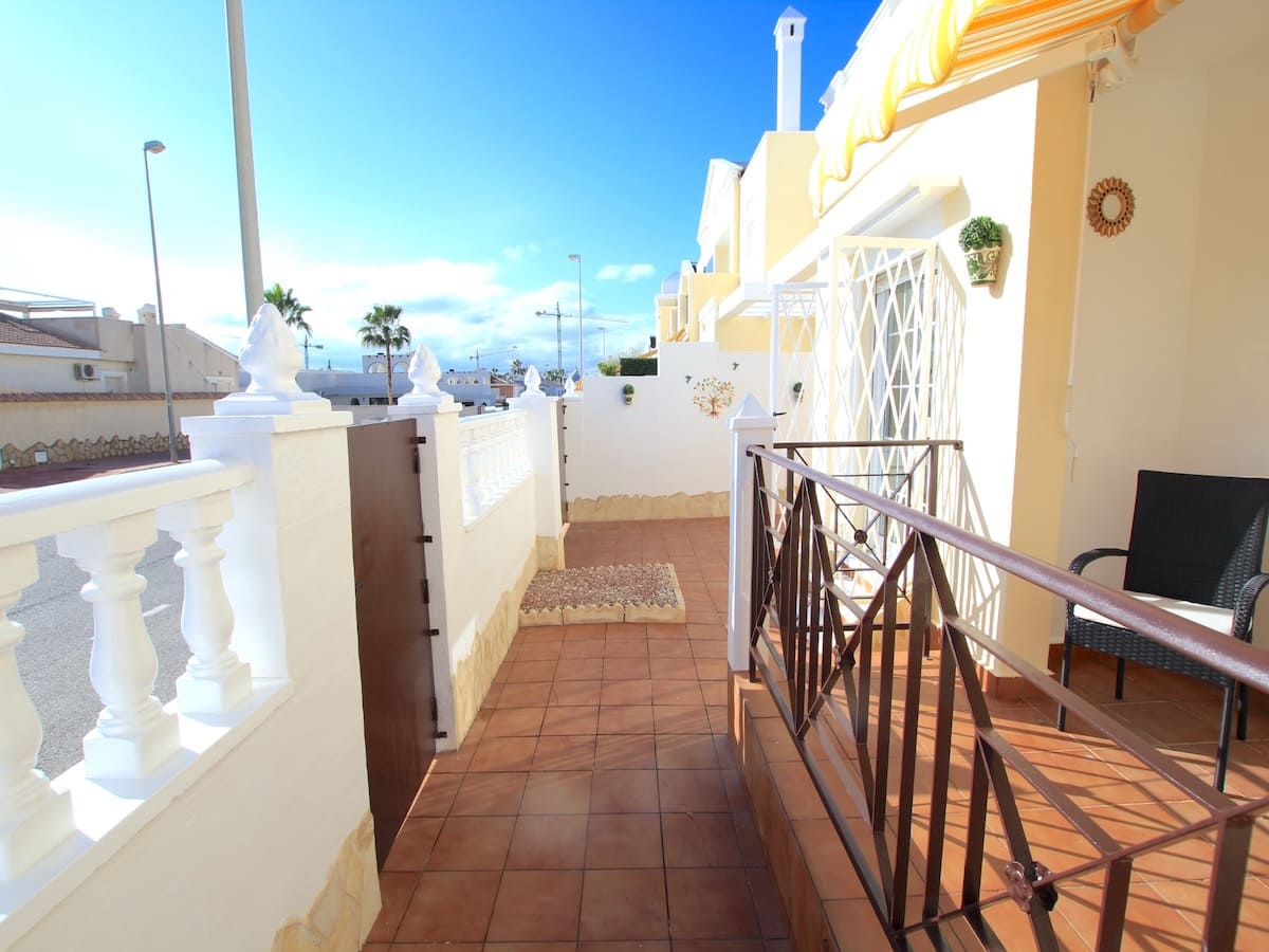 3 soveværelse Byhus til salg i Ciudad Quesada med swimmingpool - € 220.000 (Ref: 9465978)