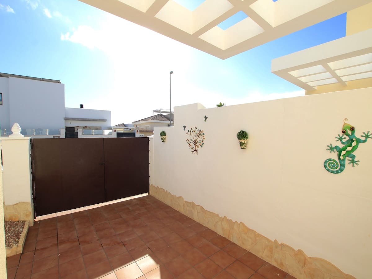 3 soveværelse Byhus til salg i Ciudad Quesada med swimmingpool - € 220.000 (Ref: 9465978)