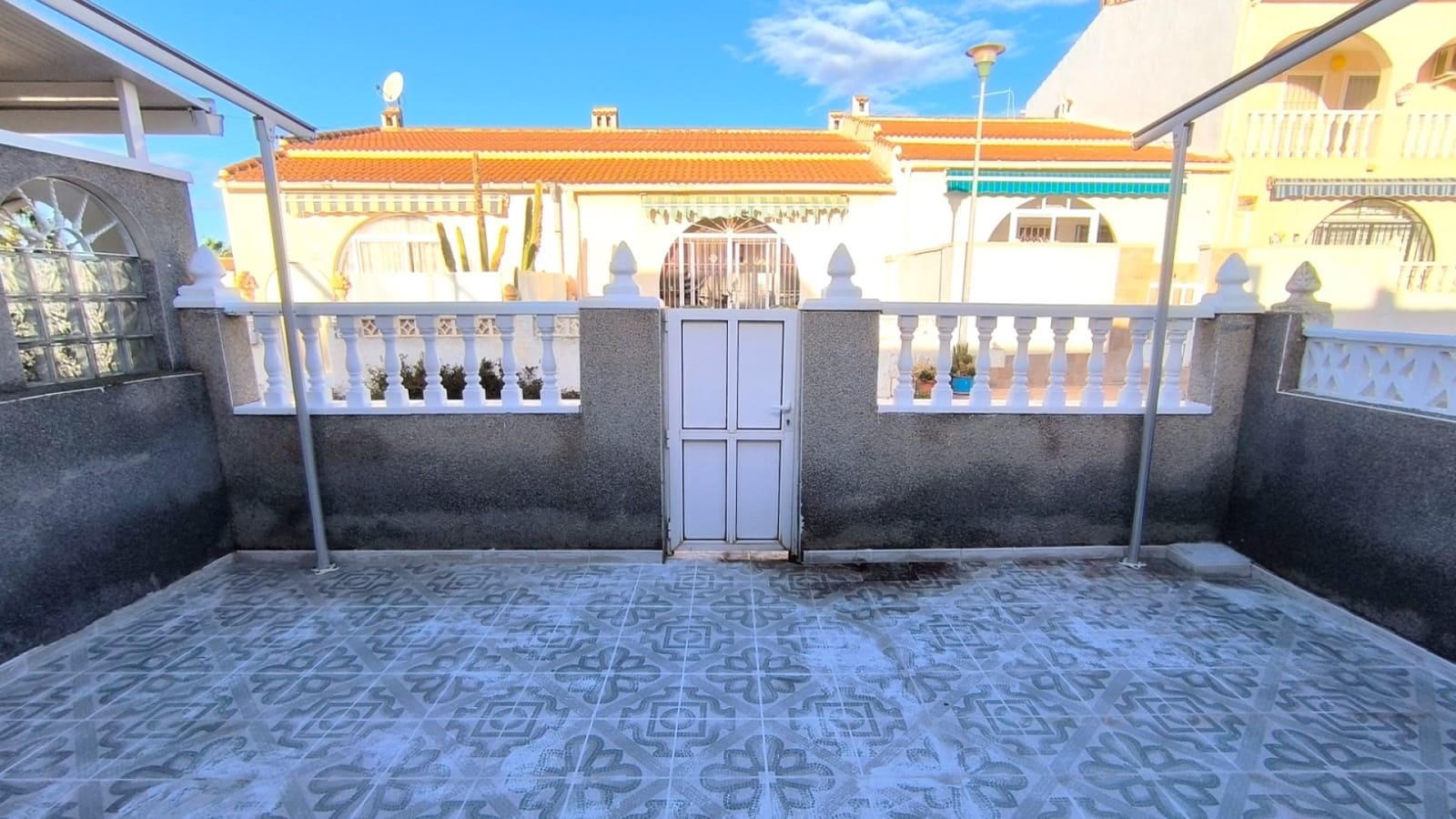 2 bedroom Bungalow for sale in Torrevieja - € 119,000 (Ref: 9483191)