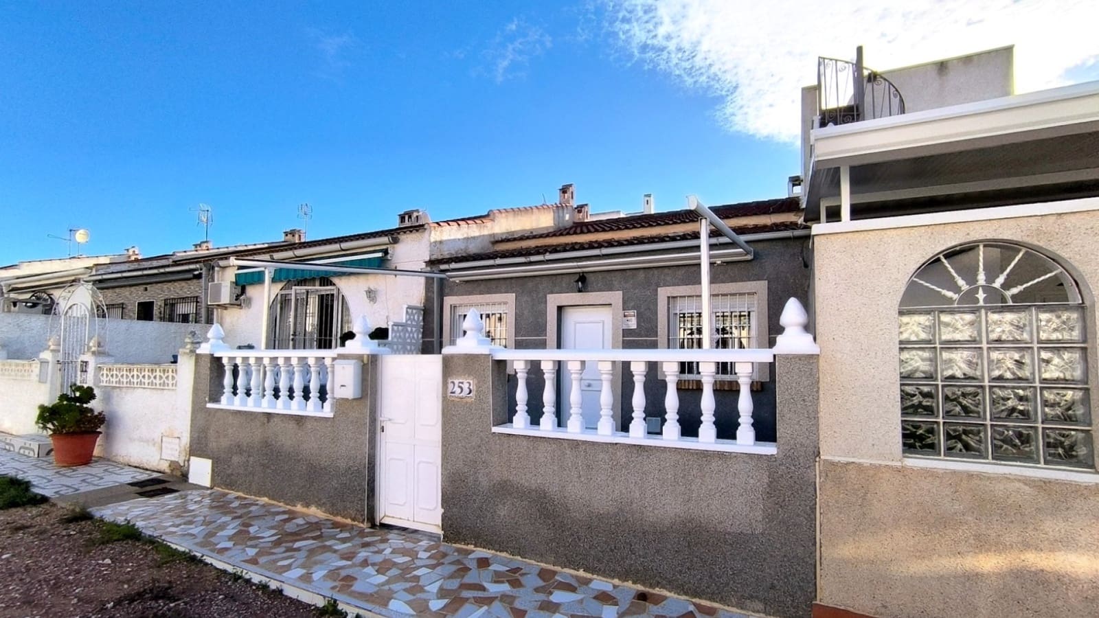 2 bedroom Bungalow for sale in Torrevieja - € 119,000 (Ref: 9483191)