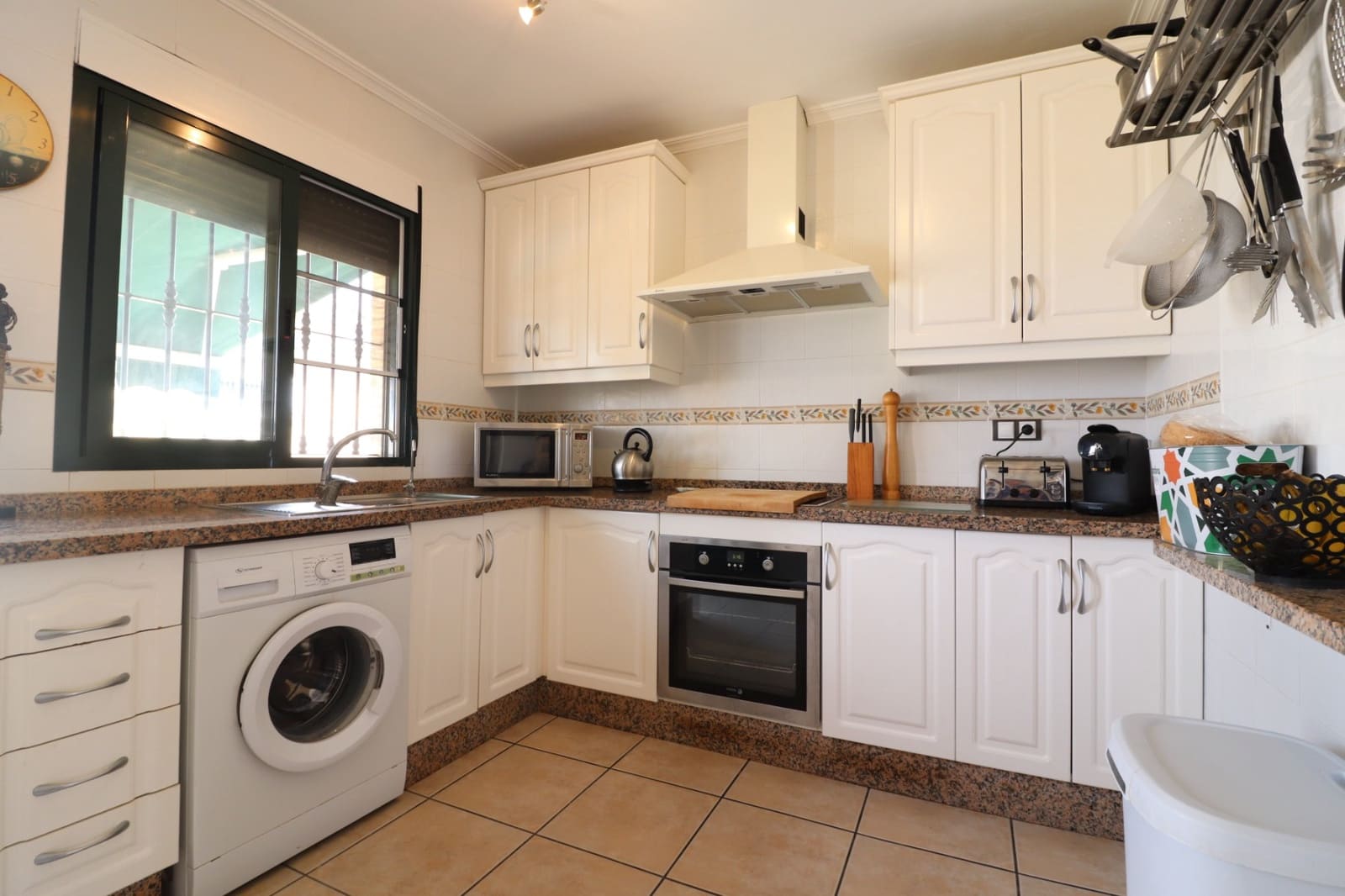 5 bedroom Villa for sale in Algorfa with pool - € 350,000 (Ref: 9490896)