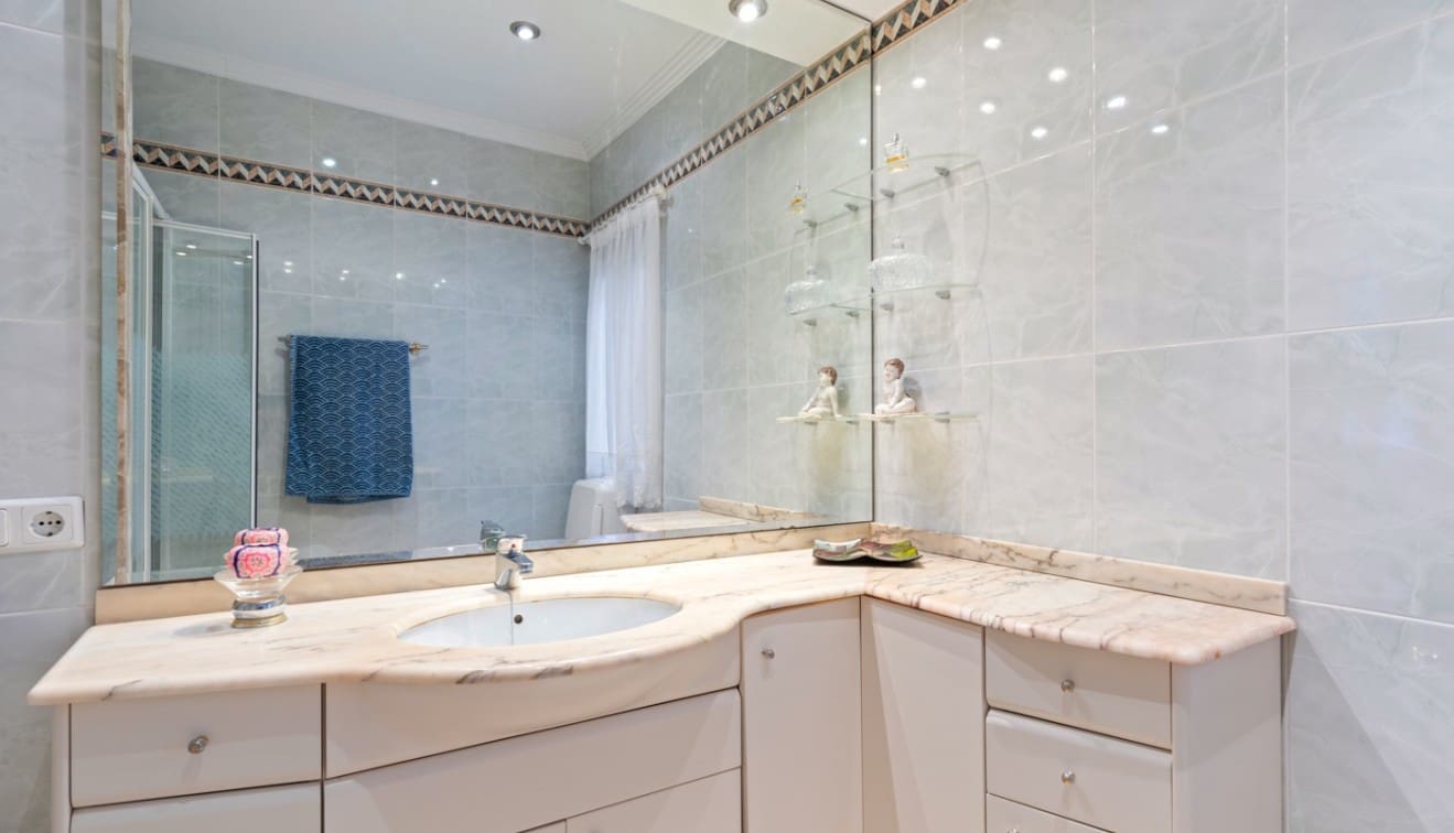 5 bedroom Villa for sale in Ciudad Quesada with pool garage - € 800,000 (Ref: 9510232)