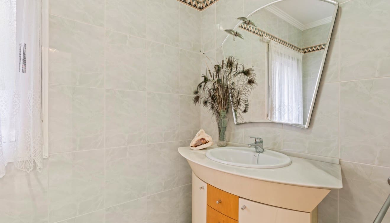 5 bedroom Villa for sale in Ciudad Quesada with pool garage - € 800,000 (Ref: 9510232)