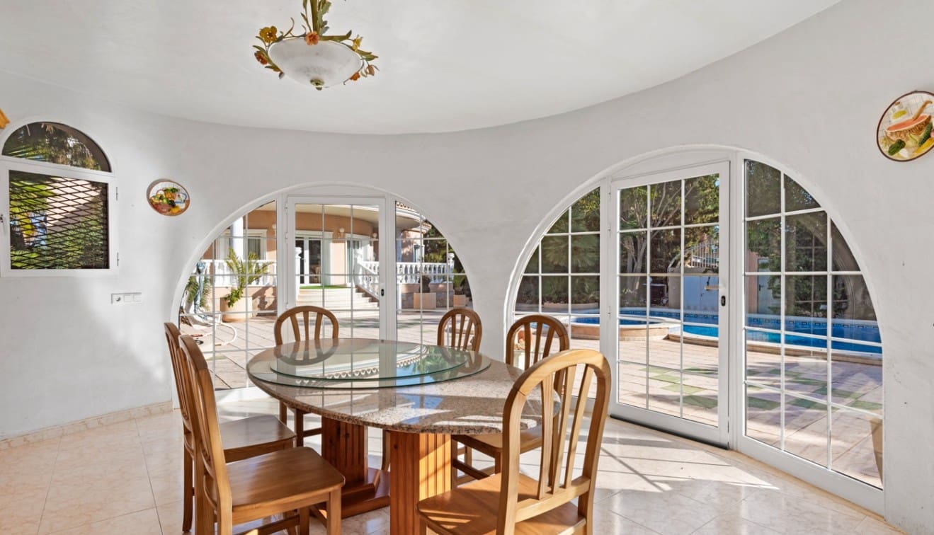 5 bedroom Villa for sale in Ciudad Quesada with pool garage - € 800,000 (Ref: 9510232)