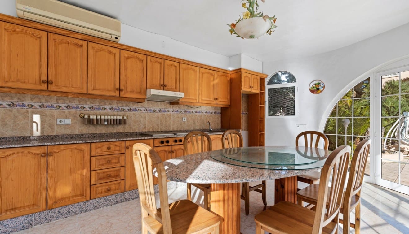 5 bedroom Villa for sale in Ciudad Quesada with pool garage - € 800,000 (Ref: 9510232)