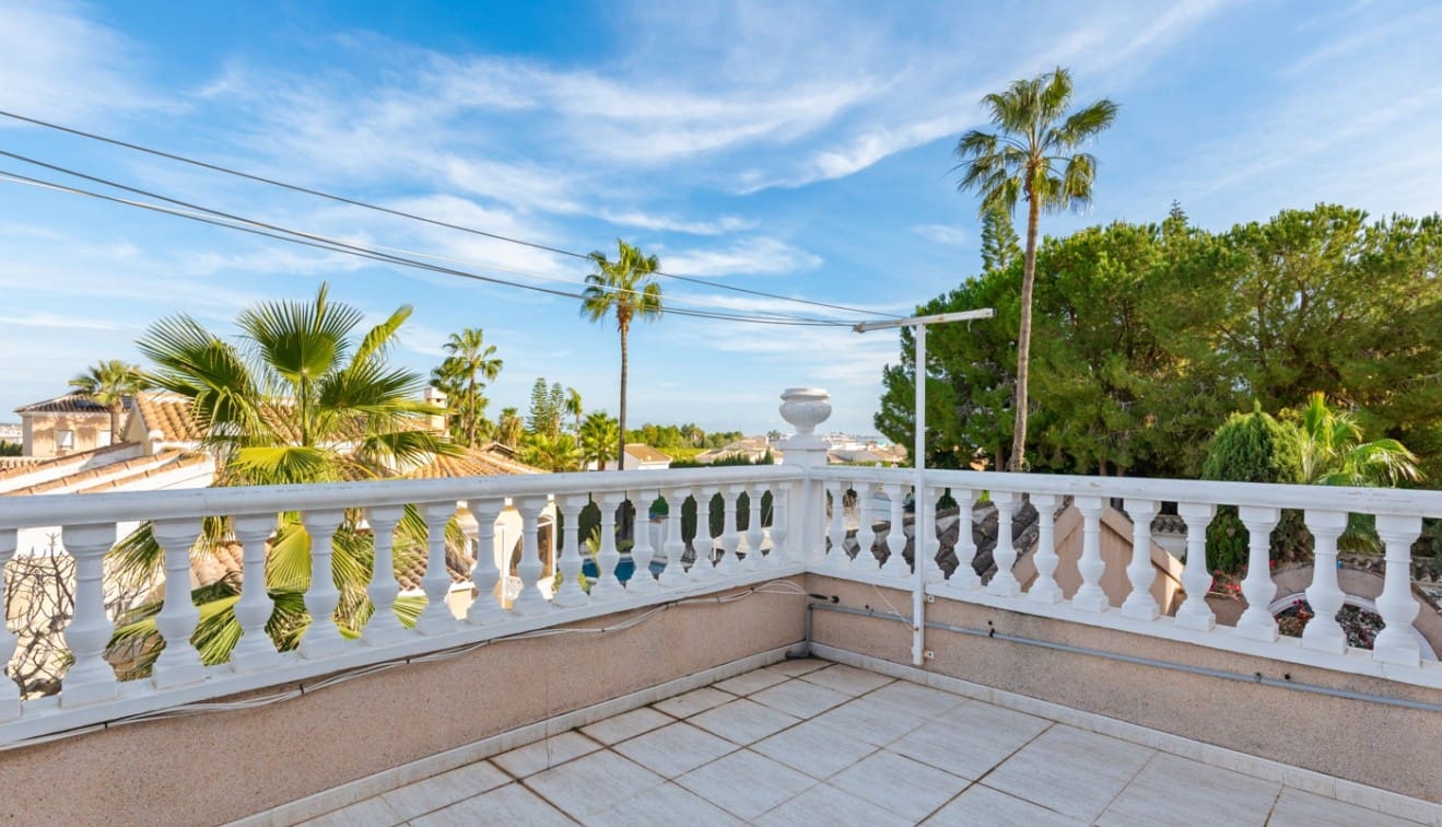 5 bedroom Villa for sale in Ciudad Quesada with pool garage - € 800,000 (Ref: 9510232)