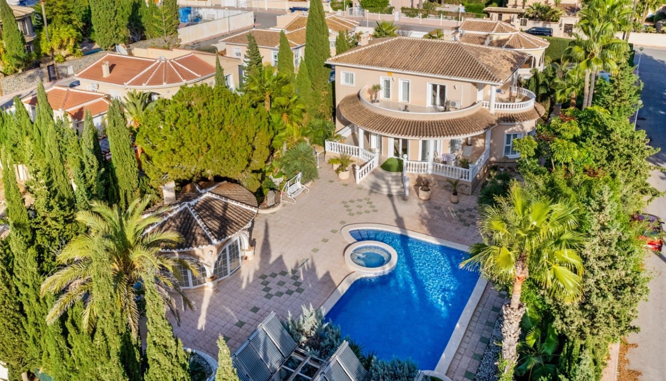 5 bedroom Villa for sale in Ciudad Quesada with pool garage - € 800,000 (Ref: 9510232)