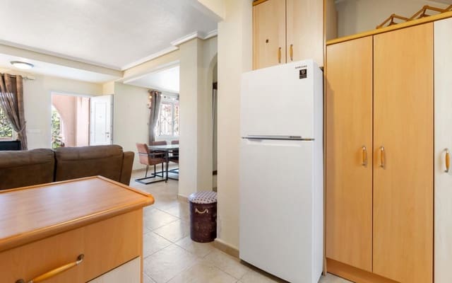 3 chambre Villa/Maison Mitoyenne à vendre à Torrevieja avec piscine - 229 000 € (Ref: 9525293)