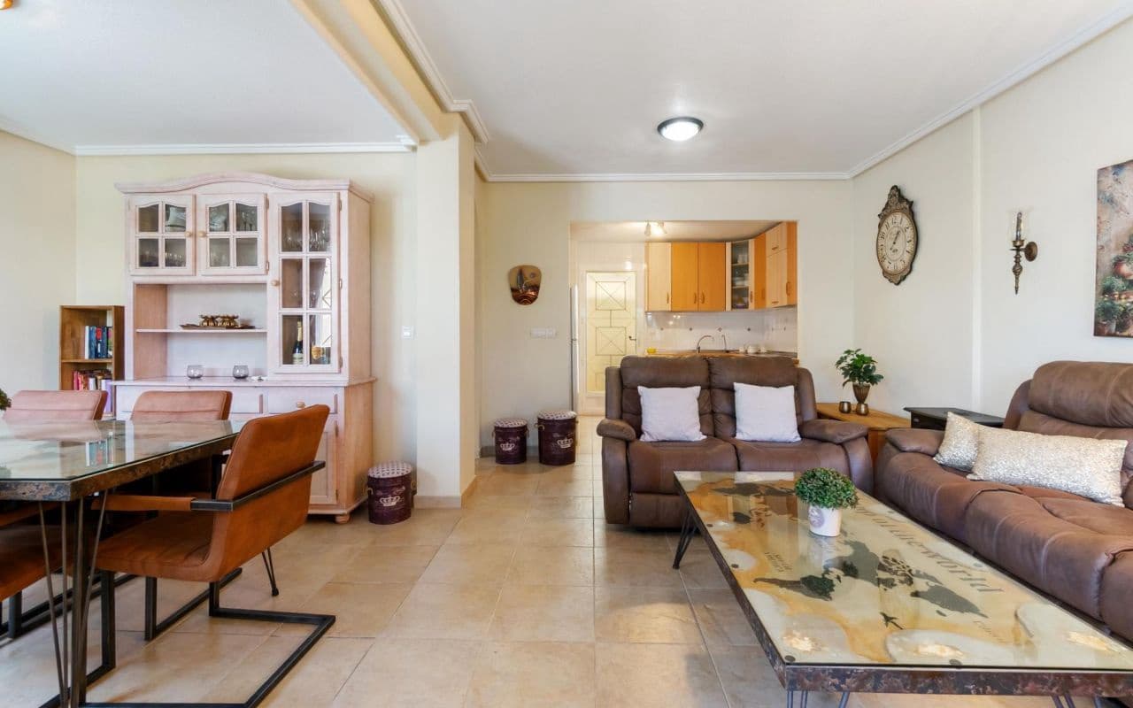 3 chambre Villa/Maison Mitoyenne à vendre à Torrevieja avec piscine - 229 000 € (Ref: 9525293)