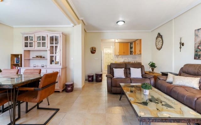 3 chambre Villa/Maison Mitoyenne à vendre à Torrevieja avec piscine - 229 000 € (Ref: 9525293)