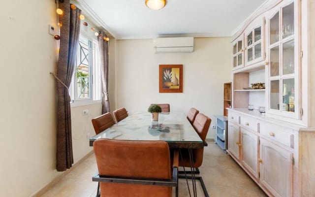 3 chambre Villa/Maison Mitoyenne à vendre à Torrevieja avec piscine - 229 000 € (Ref: 9525293)