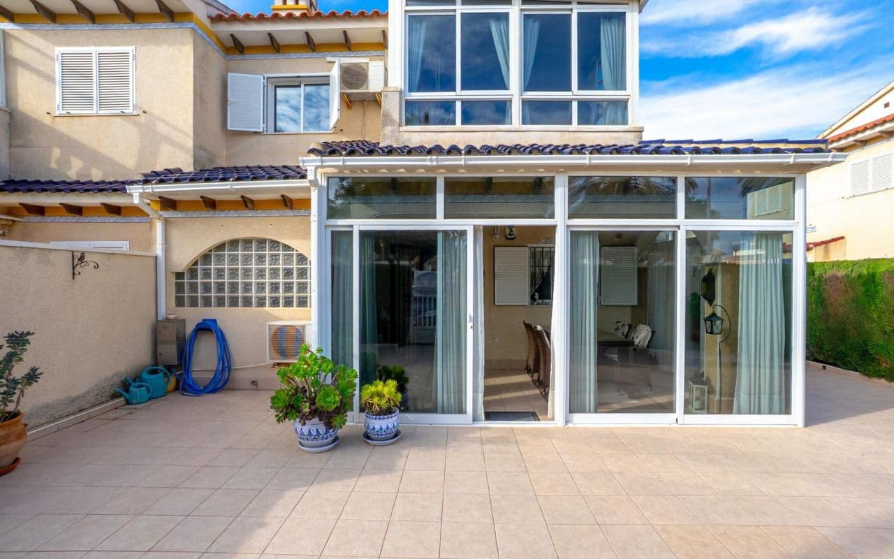 3 soverom Hus til salgs i Playa Flamenca med svømmebasseng - € 239 000 (Ref: 9525667)