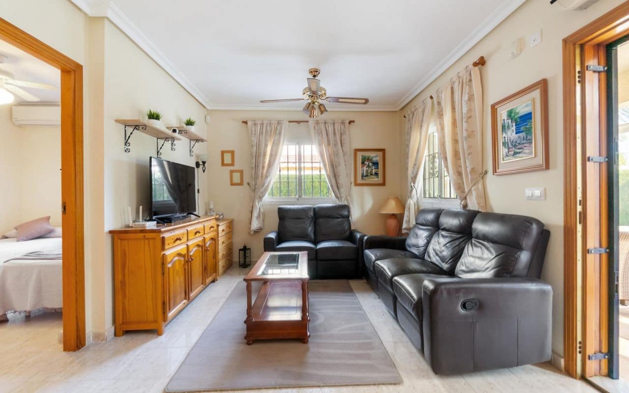 3 soverom Hus til salgs i Playa Flamenca med svømmebasseng - € 239 000 (Ref: 9525667)