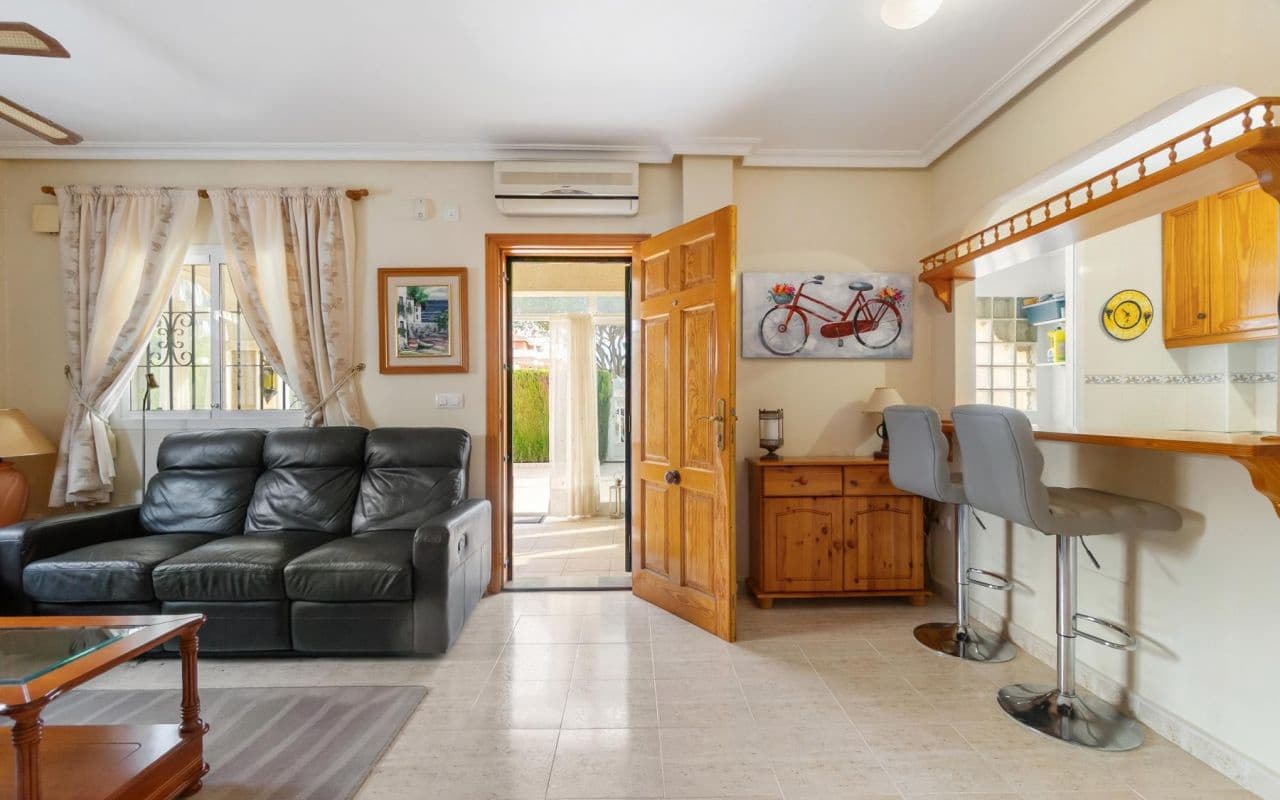 3 soverom Hus til salgs i Playa Flamenca med svømmebasseng - € 239 000 (Ref: 9525667)