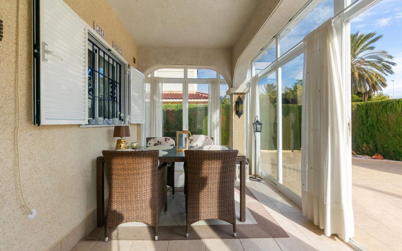 3 soverom Hus til salgs i Playa Flamenca med svømmebasseng - € 239 000 (Ref: 9525667)