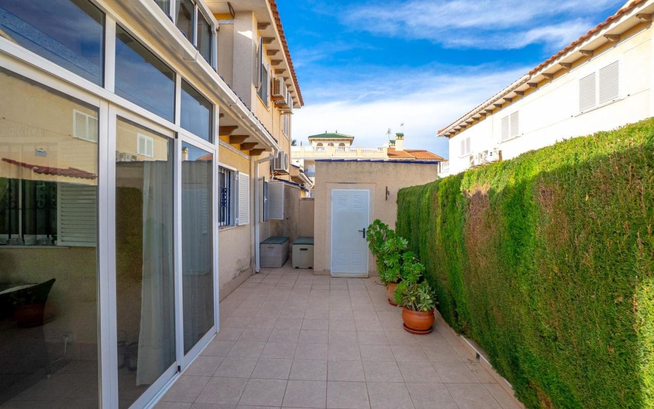 3 soverom Hus til salgs i Playa Flamenca med svømmebasseng - € 239 000 (Ref: 9525667)