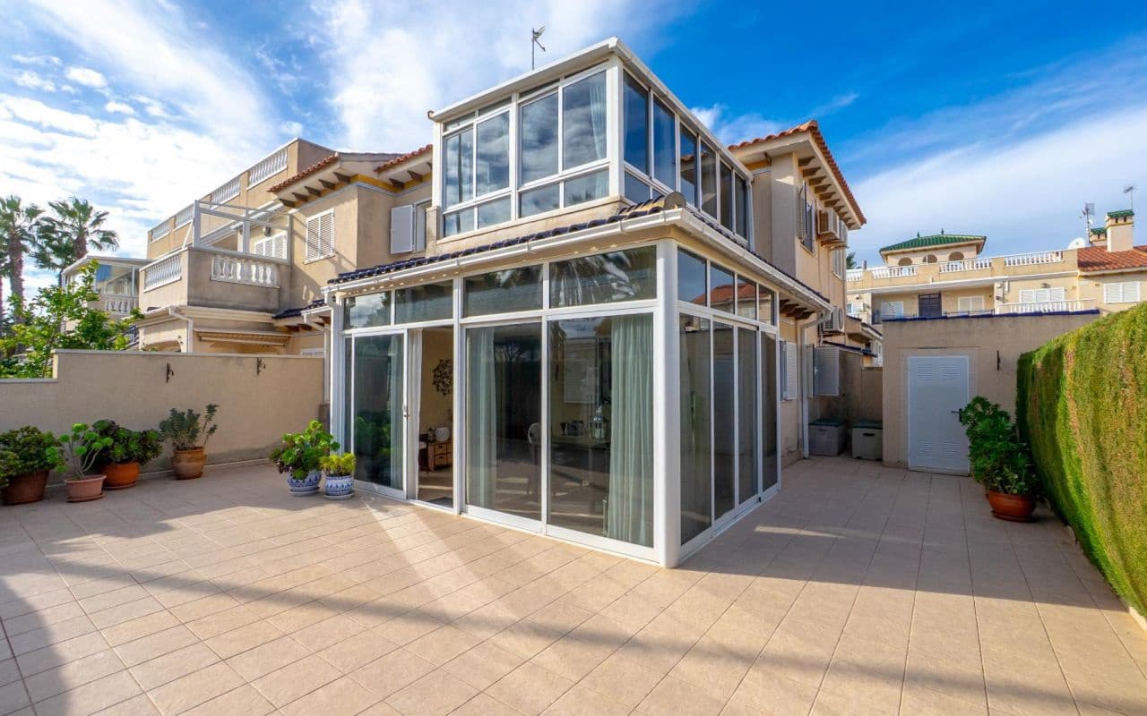 3 soverom Hus til salgs i Playa Flamenca med svømmebasseng - € 239 000 (Ref: 9525667)