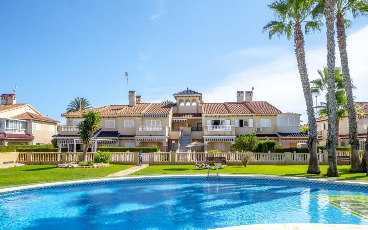 3 soverom Hus til salgs i Playa Flamenca med svømmebasseng - € 239 000 (Ref: 9525667)