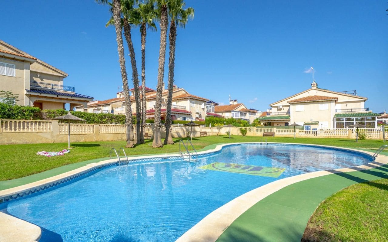 3 soverom Hus til salgs i Playa Flamenca med svømmebasseng - € 239 000 (Ref: 9525667)