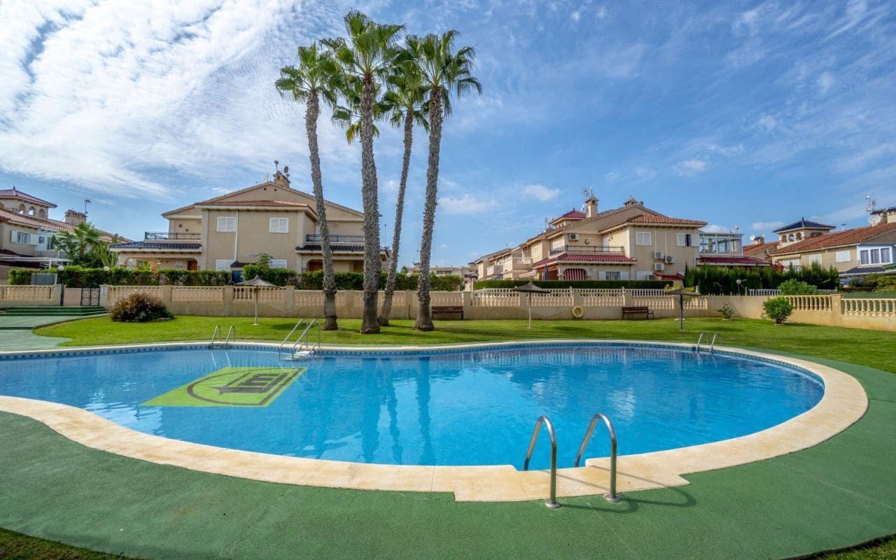 3 soverom Hus til salgs i Playa Flamenca med svømmebasseng - € 239 000 (Ref: 9525667)