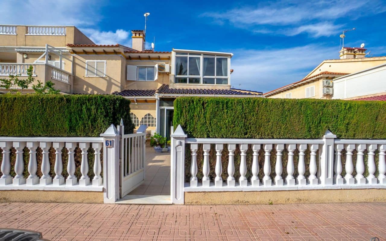 3 soverom Hus til salgs i Playa Flamenca med svømmebasseng - € 239 000 (Ref: 9525667)
