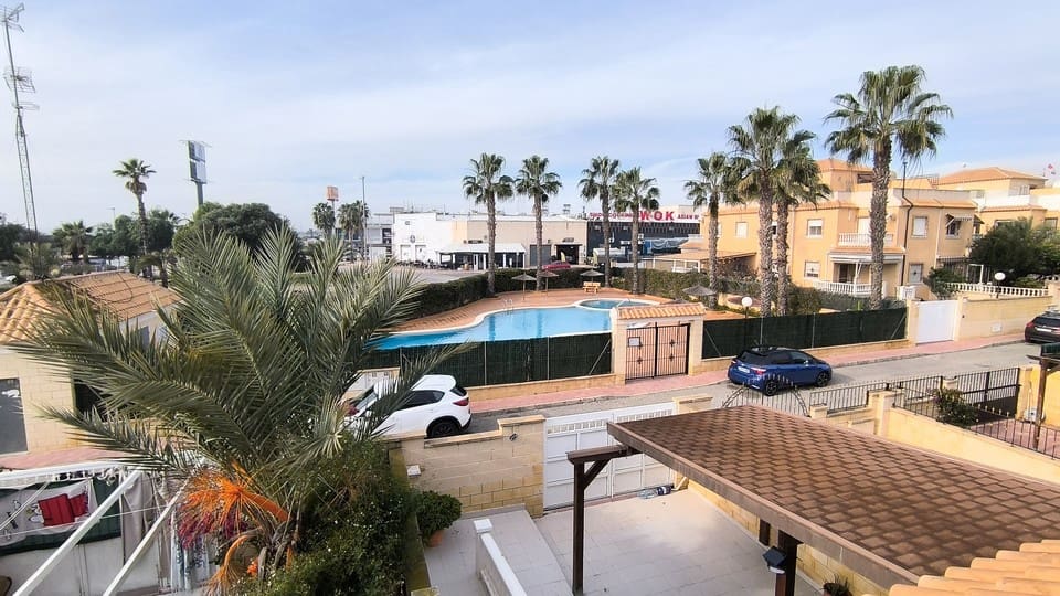 2 bedroom Bungalow for sale in Ciudad Quesada with pool - € 165,000 (Ref: 9528335)