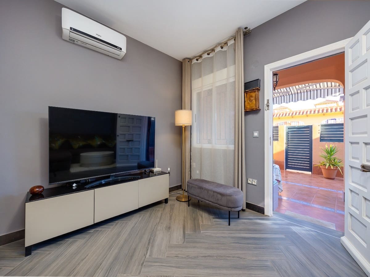 Casa de 2 habitaciones en Torrevieja en venta con piscina - 160.000 € (Ref: 9531995)