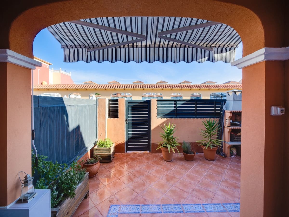 Casa de 2 habitaciones en Torrevieja en venta con piscina - 160.000 € (Ref: 9531995)