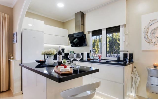 3 soveværelse Semi-Rækkehus til salg i Torrevieja med swimmingpool garage - € 359.000 (Ref: 9539625)