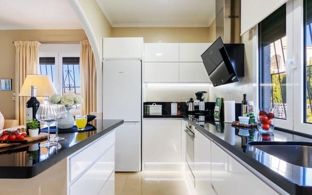 3 soveværelse Semi-Rækkehus til salg i Torrevieja med swimmingpool garage - € 359.000 (Ref: 9539625)