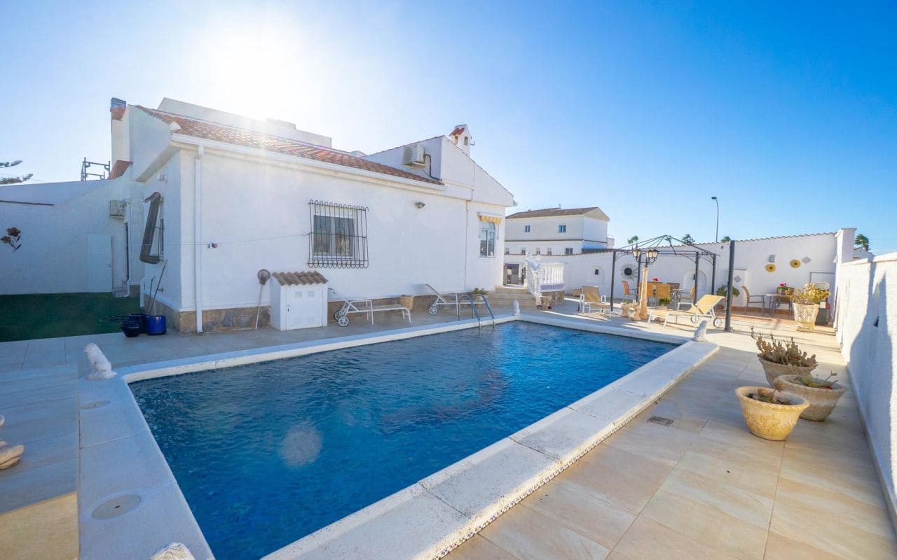 3 soveværelse Semi-Rækkehus til salg i Torrevieja med swimmingpool garage - € 359.000 (Ref: 9539625)