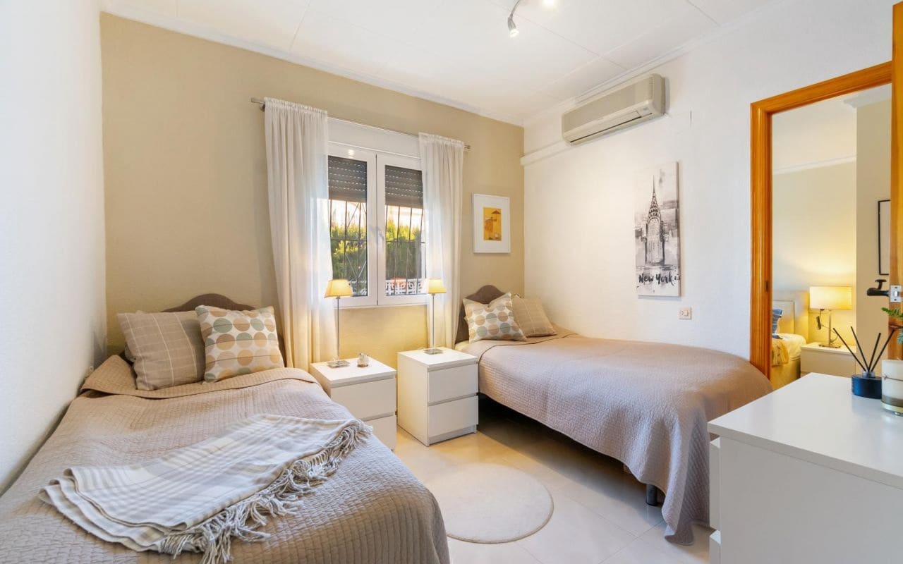 3 soveværelse Semi-Rækkehus til salg i Torrevieja med swimmingpool garage - € 359.000 (Ref: 9539625)