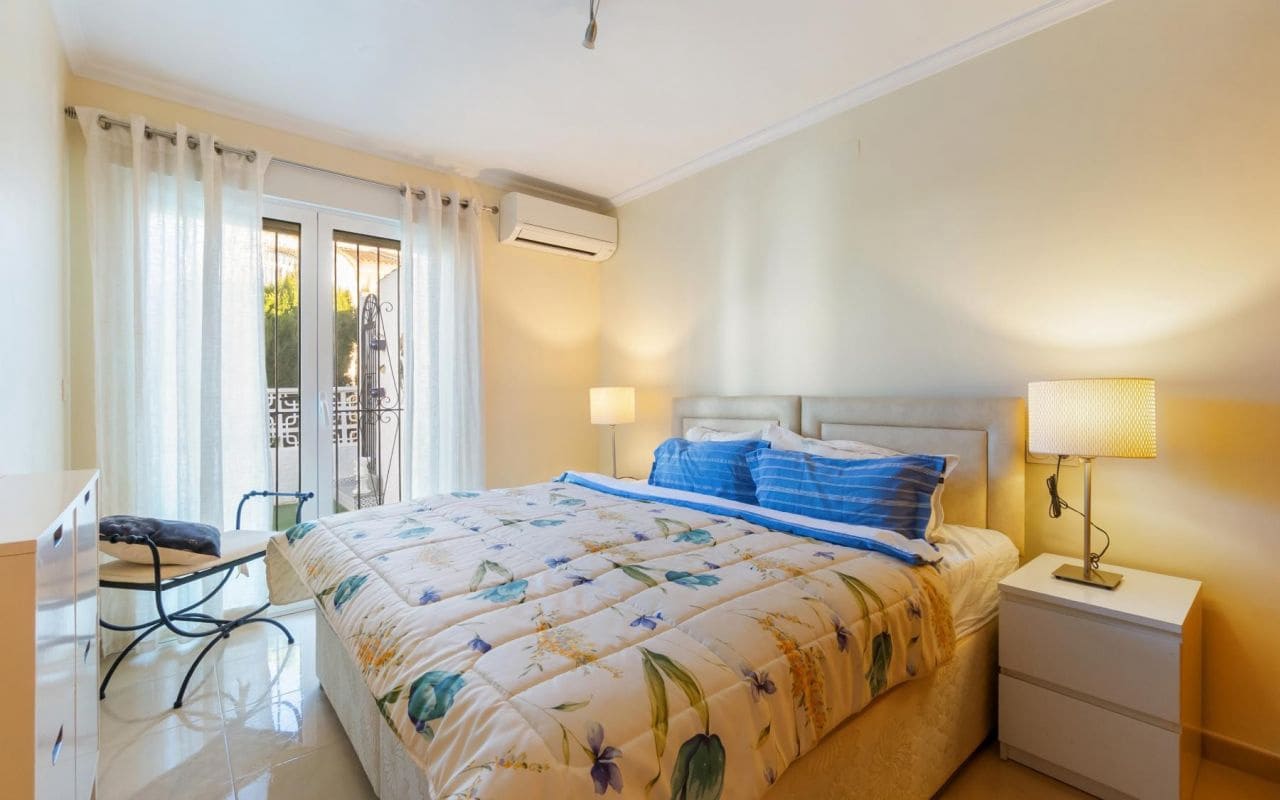 3 soveværelse Semi-Rækkehus til salg i Torrevieja med swimmingpool garage - € 359.000 (Ref: 9539625)