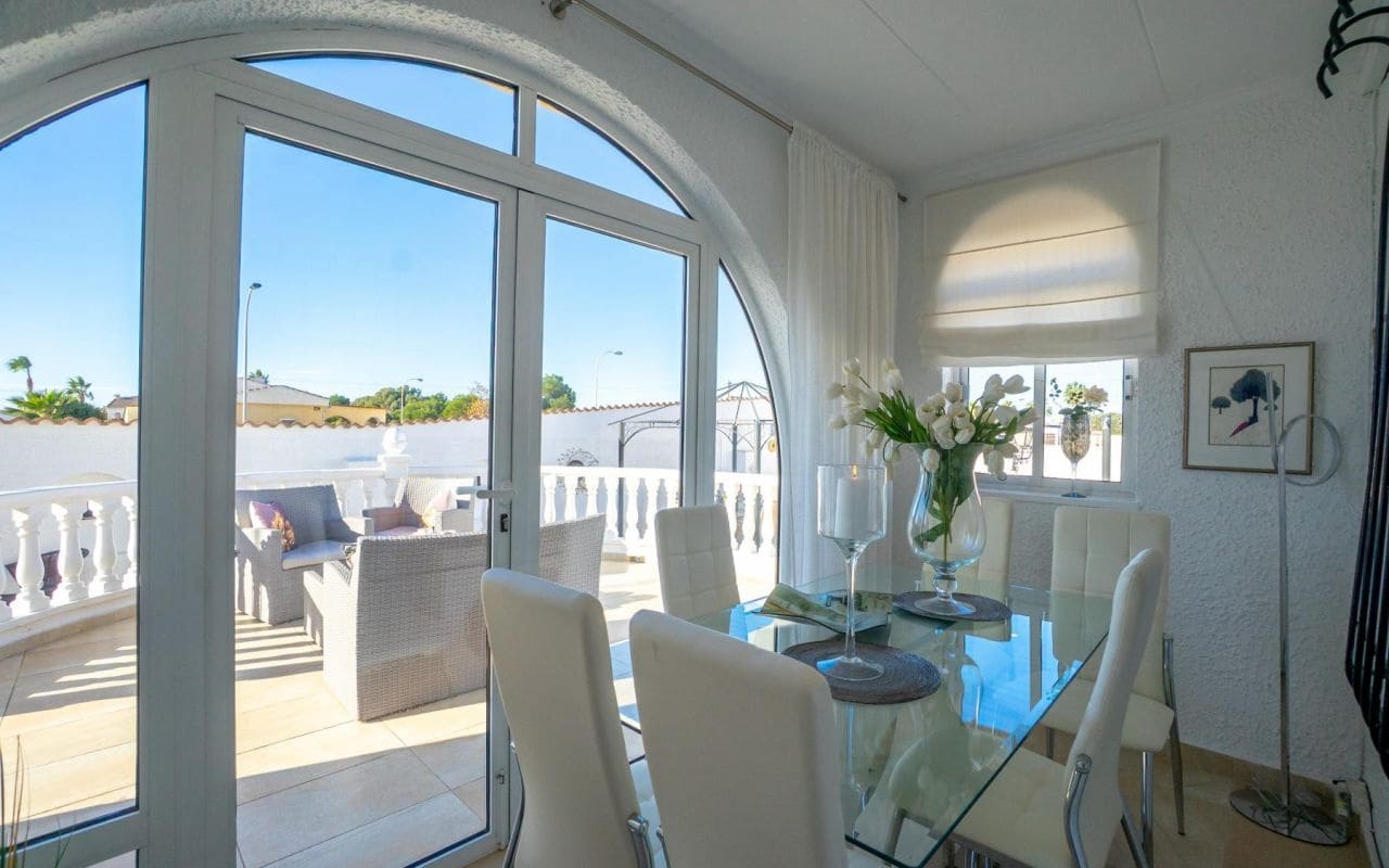 3 soveværelse Semi-Rækkehus til salg i Torrevieja med swimmingpool garage - € 359.000 (Ref: 9539625)