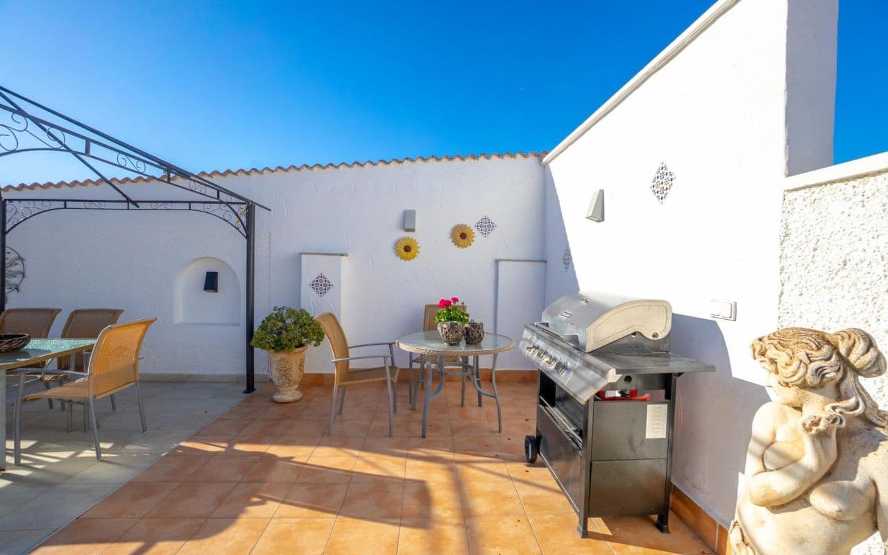 3 soveværelse Semi-Rækkehus til salg i Torrevieja med swimmingpool garage - € 359.000 (Ref: 9539625)