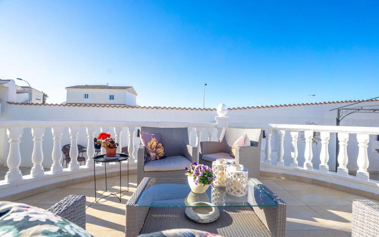 3 soveværelse Semi-Rækkehus til salg i Torrevieja med swimmingpool garage - € 359.000 (Ref: 9539625)