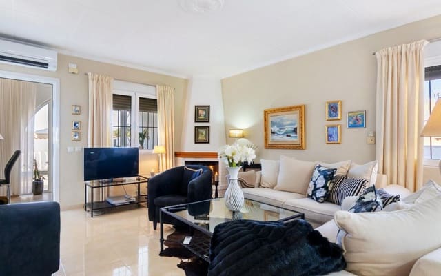 3 soveværelse Semi-Rækkehus til salg i Torrevieja med swimmingpool garage - € 359.000 (Ref: 9539625)